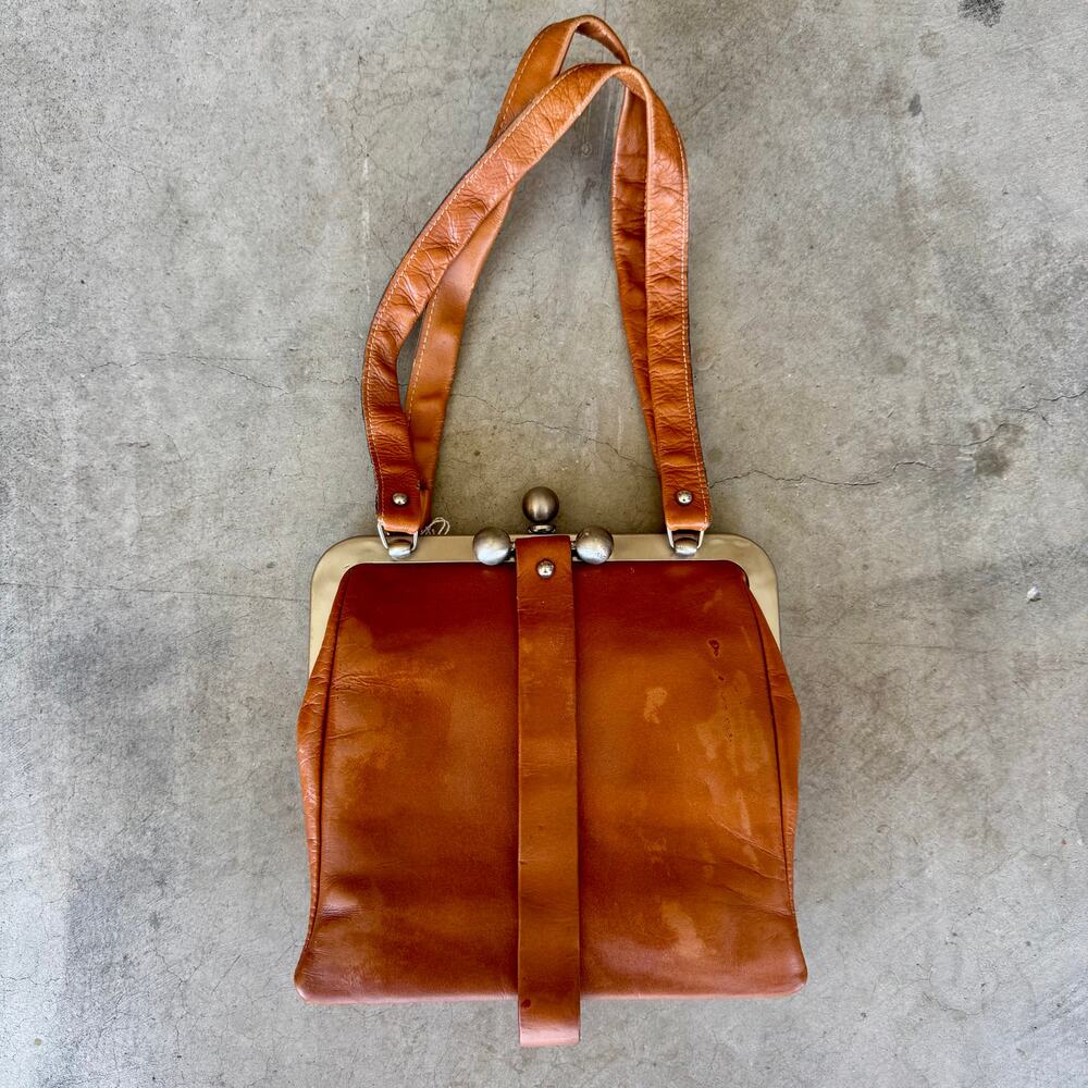 Vintage 1960s Säber Brown Leather Kiss Lock Frame Women's Shoulder Handbag